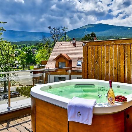 Royal Prestige Collection Z Prywatnym Jacuzzi - Stone Hill Resort Z Basenem I Saunami ชกลาร์สกา ปอเรมบา ภายนอก รูปภาพ