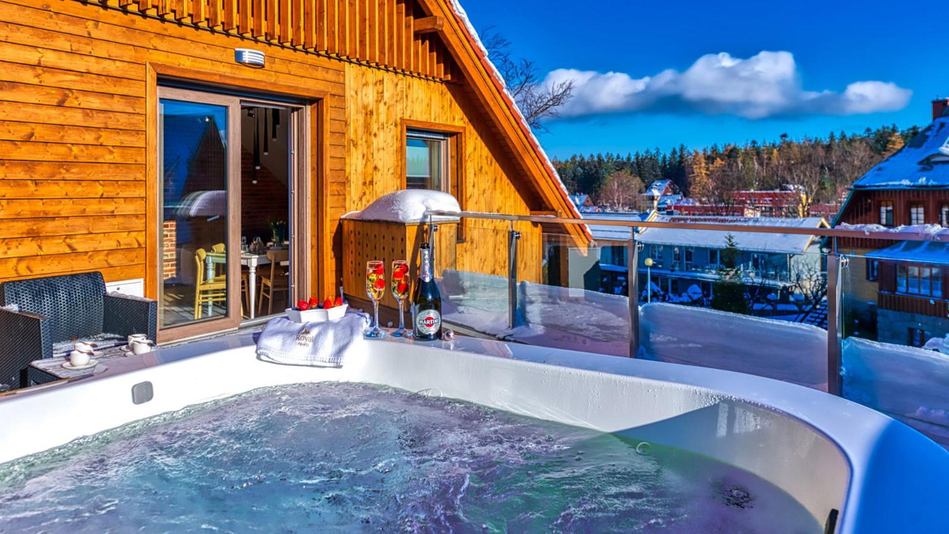 Royal Prestige Collection Z Prywatnym Jacuzzi - Stone Hill Resort Z Basenem I Saunami ชกลาร์สกา ปอเรมบา ภายนอก รูปภาพ