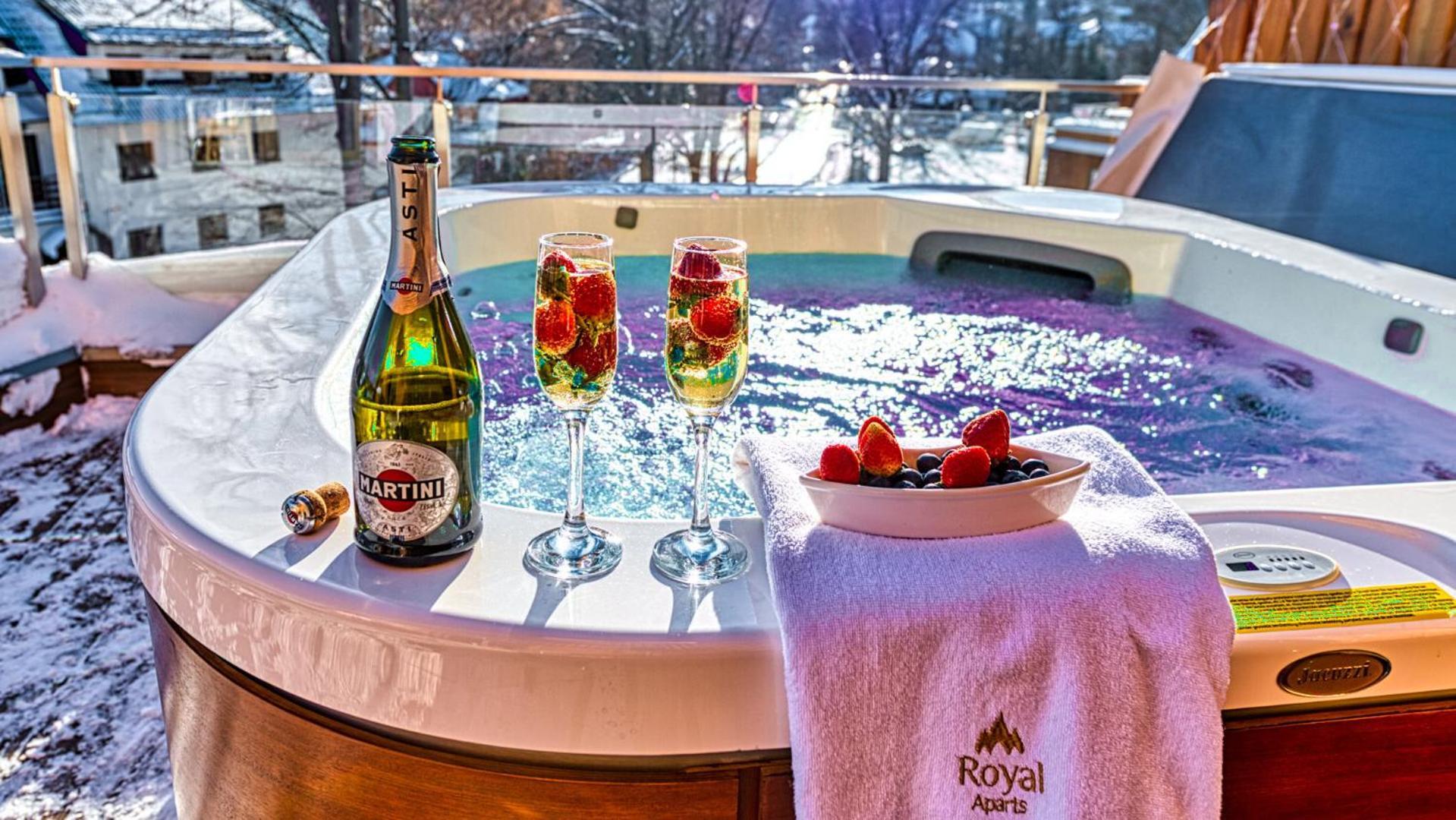 Royal Prestige Collection Z Prywatnym Jacuzzi - Stone Hill Resort Z Basenem I Saunami ชกลาร์สกา ปอเรมบา ภายนอก รูปภาพ