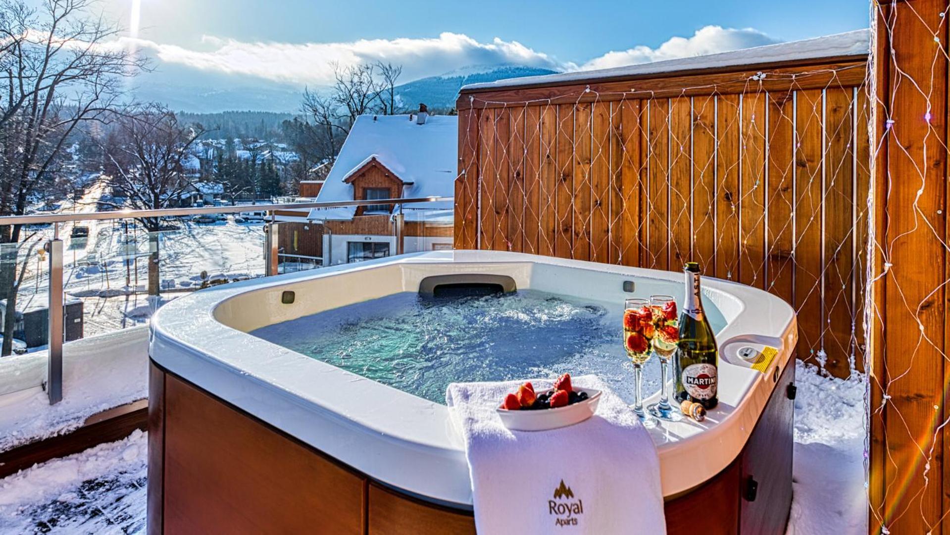 Royal Prestige Collection Z Prywatnym Jacuzzi - Stone Hill Resort Z Basenem I Saunami ชกลาร์สกา ปอเรมบา ภายนอก รูปภาพ