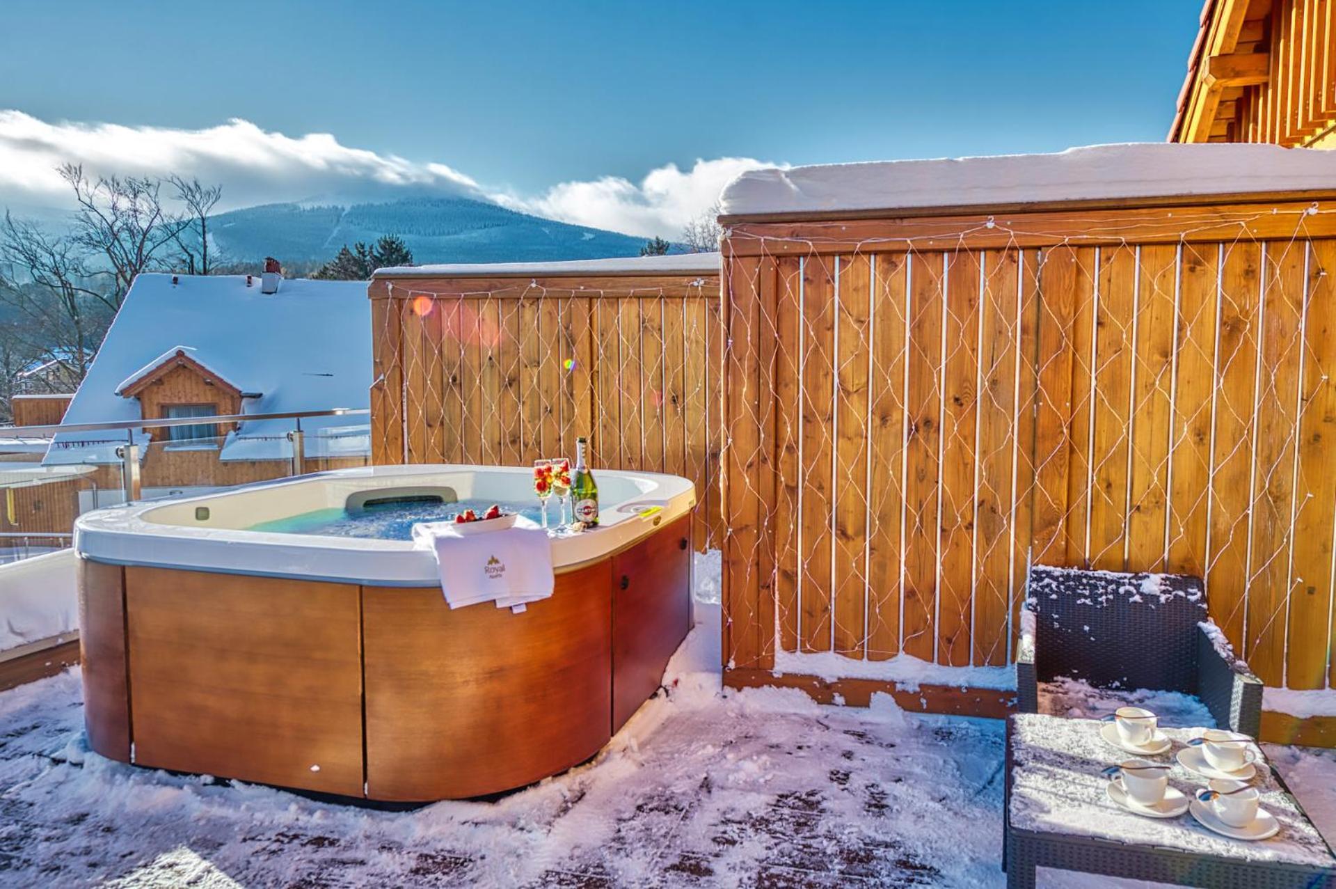 Royal Prestige Collection Z Prywatnym Jacuzzi - Stone Hill Resort Z Basenem I Saunami ชกลาร์สกา ปอเรมบา ภายนอก รูปภาพ